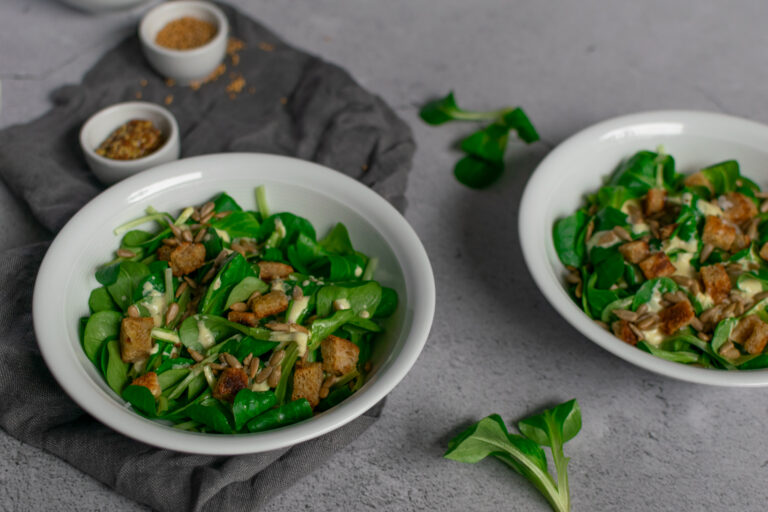 Feldsalat mit Honig-Senf-Dressing - Einfach Natürlich Kochen