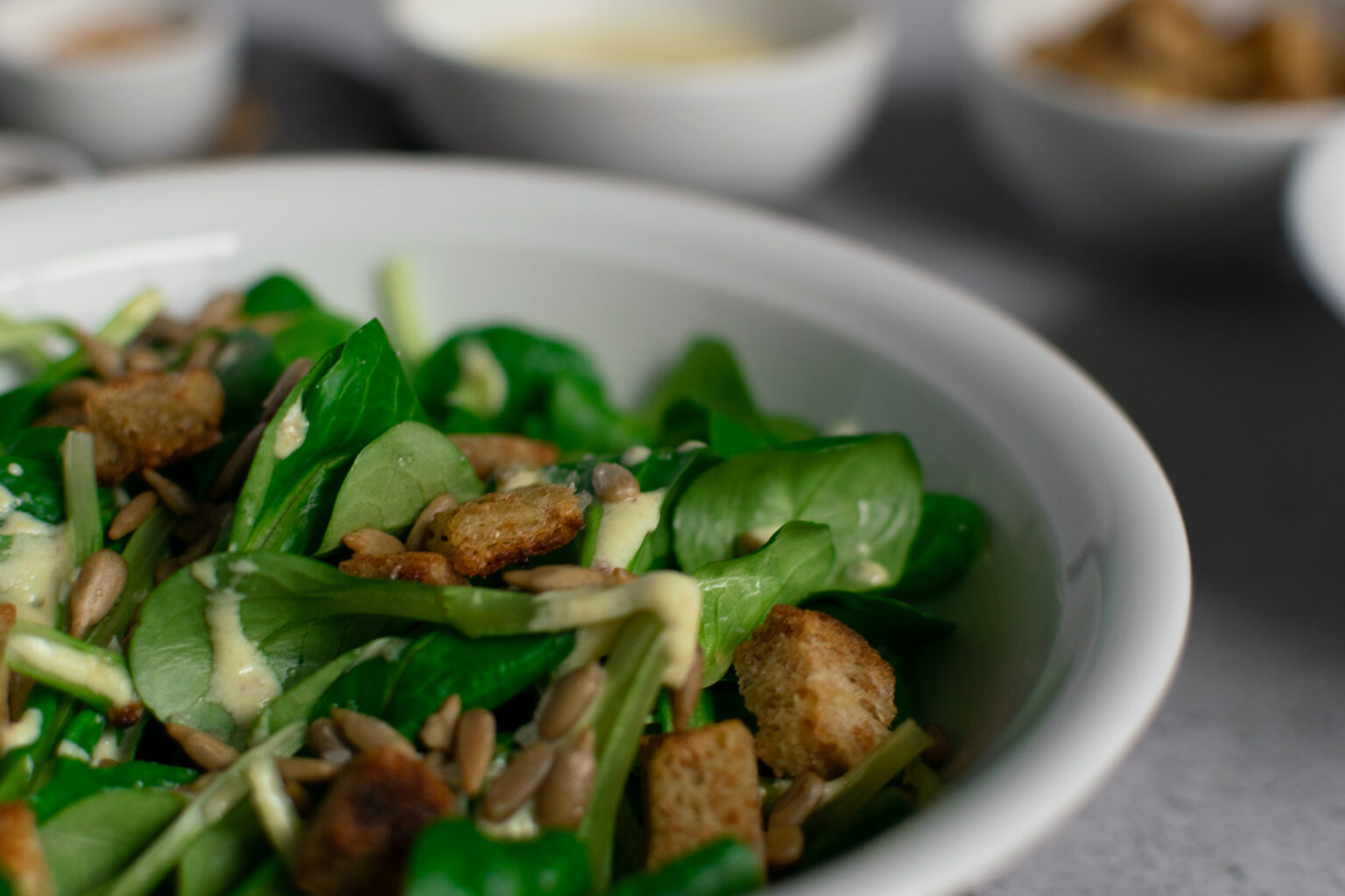 Feldsalat mit Honig-Senf-Dressing - Einfach Natürlich Kochen