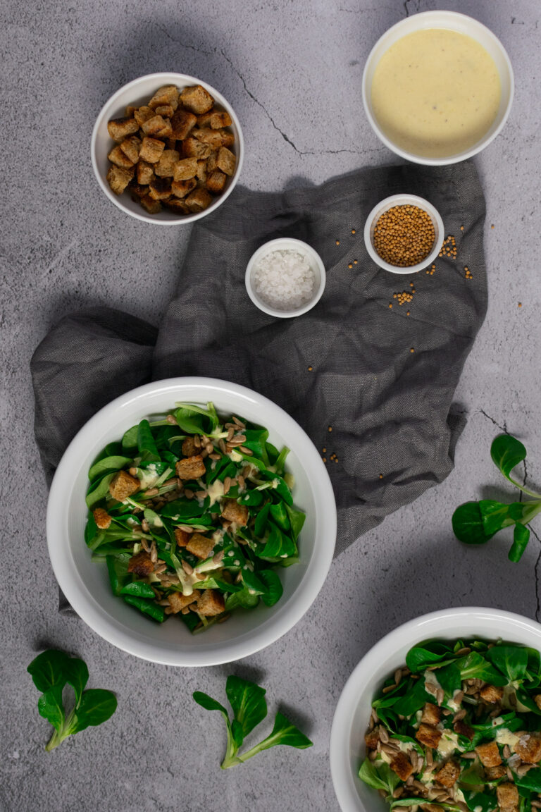 Feldsalat mit Honig-Senf-Dressing - Einfach Natürlich Kochen