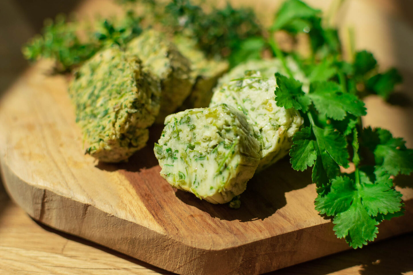 Ganz leicht Kräuterbutter selbst gemacht - Einfach Natürlich Kochen